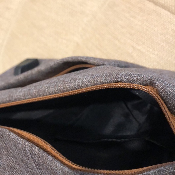 Domiso men hand carry 14” messenger computer bag Brown & tan charging port,NEW - Picture 5 of 5